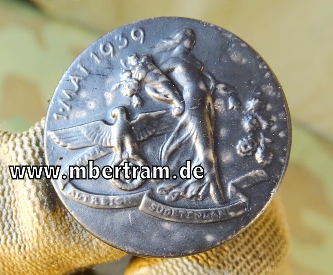 1.MAI 1939 TAG DER ARBEIT METALLABZEICHEN, " Biedermann & Co Oberkassel"