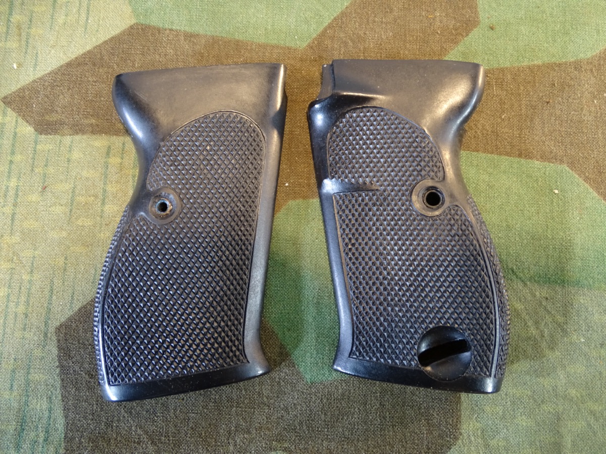 Griffschalen für P38 u. P1 Walther, frühe Bundeswehr und Wehrmacht Griffschalen für P38 u. P1 Walther, frühe Bundeswehr und Wehrmacht