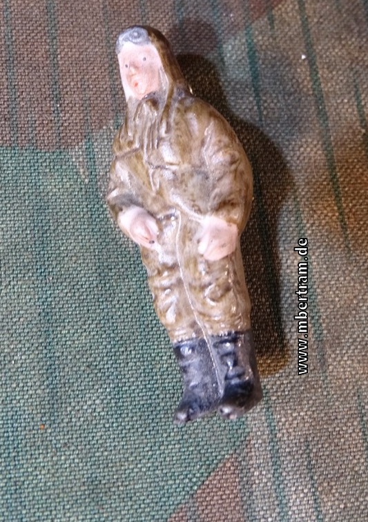 19946-1 Deutschlands Wehrmacht, "Pilot", WHW Reichsstrassensammlung, März 1938, Porzellanabzeichen