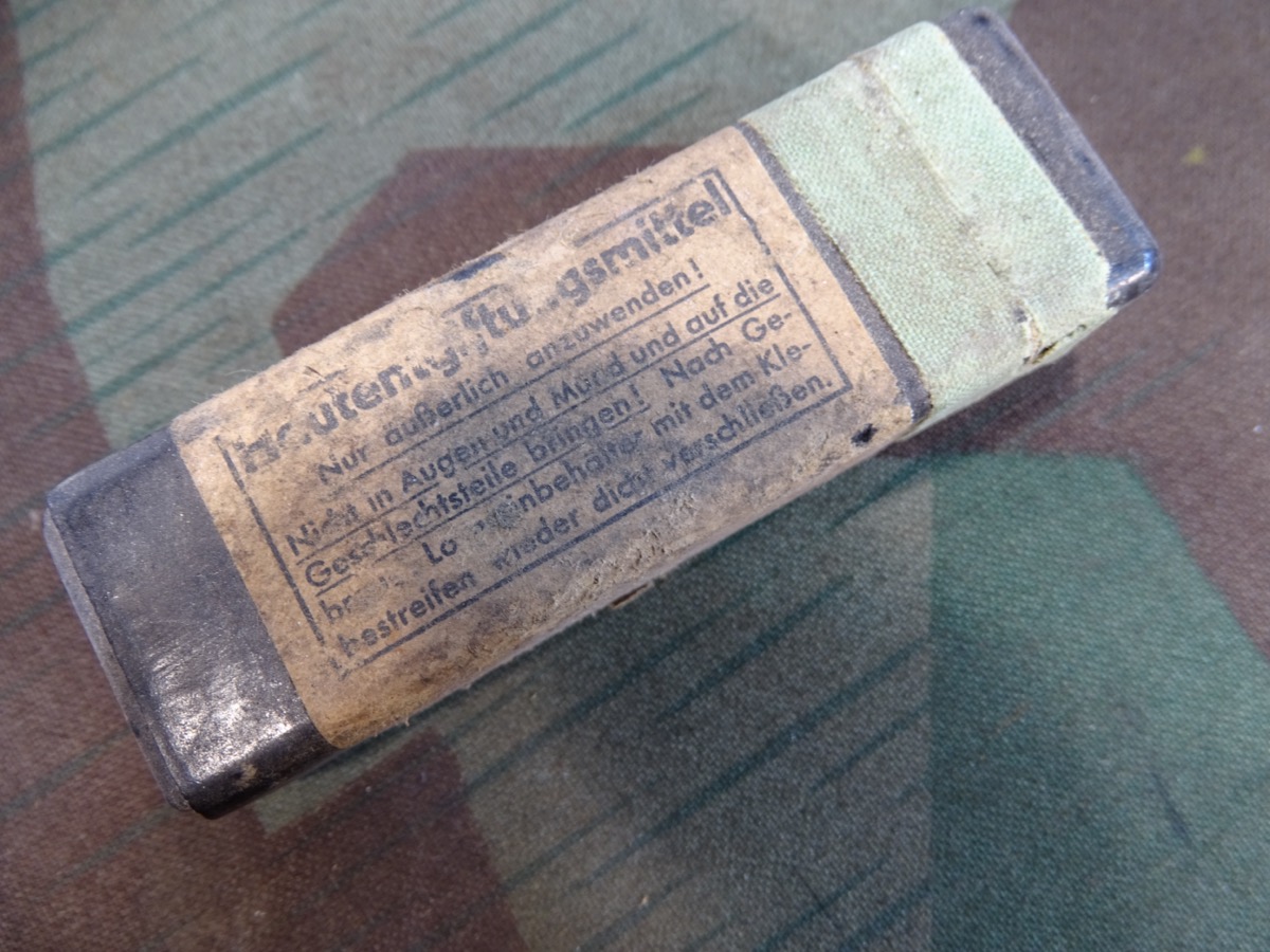 Wehrmacht Gas-Hautentgiftungsmittel Losantin, von 1942, grüner Ring