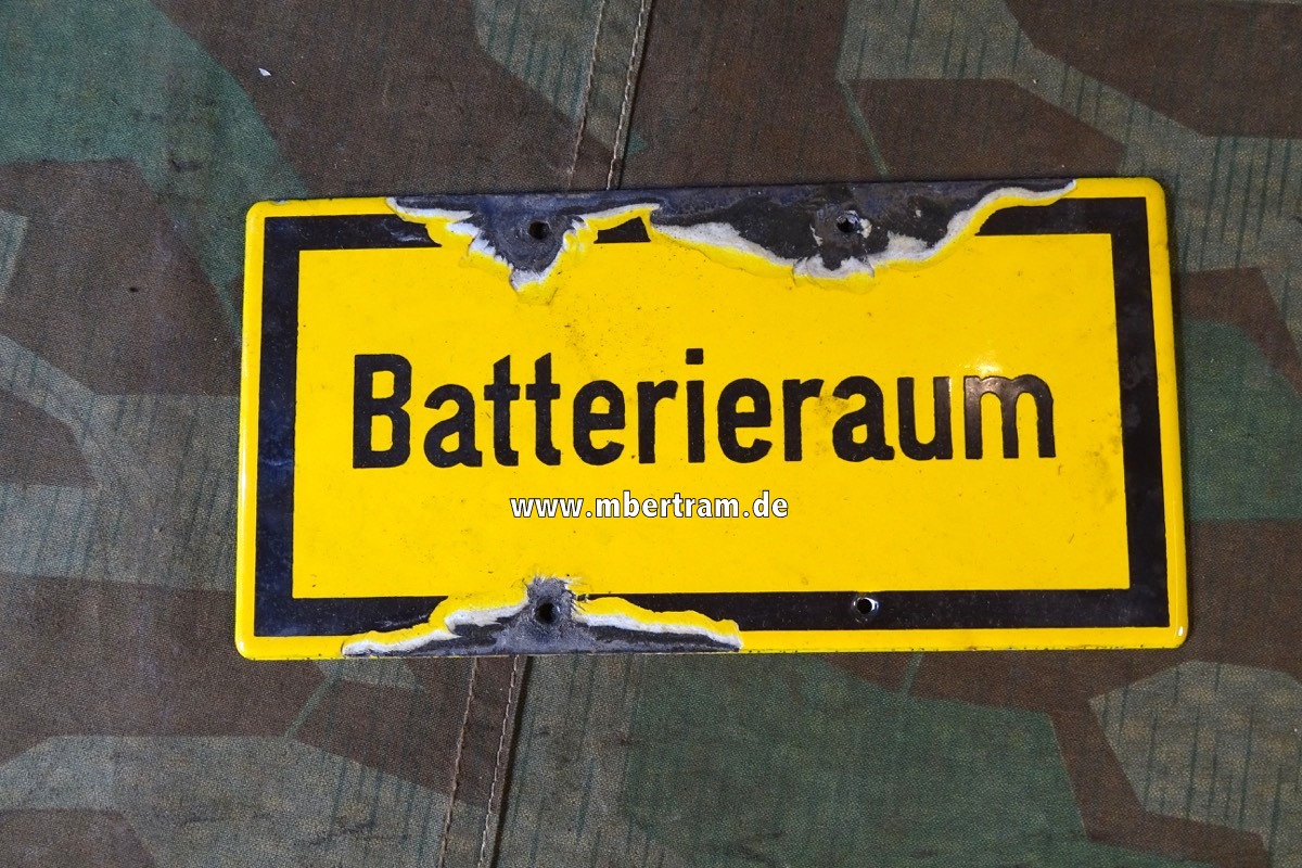 Wehrmacht Emailleschild "Batterieraum" ca. 10,5x21cm