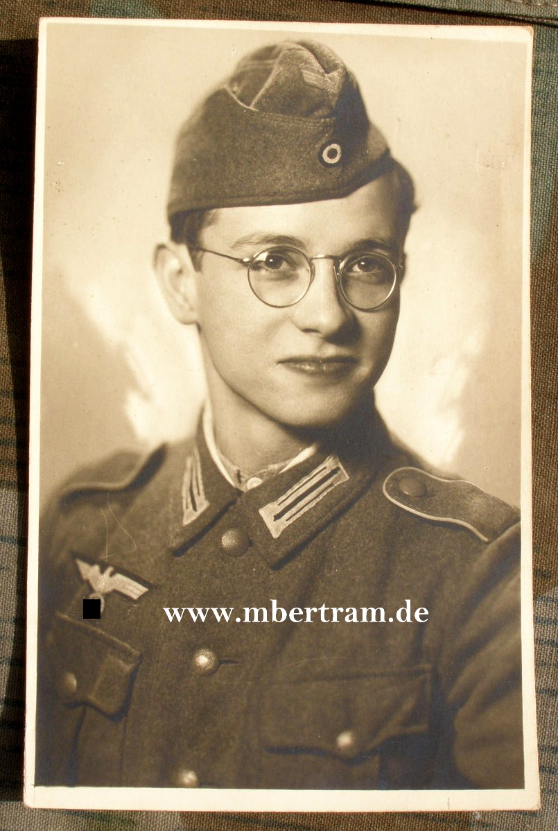 Schütze Heer in Feldbluse mit Schiffchen 1943