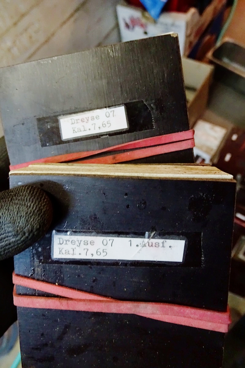 20071-13 135 Gussformen für historische Pistolen und MP / MG Griffschalen , komplettes Gewerbe