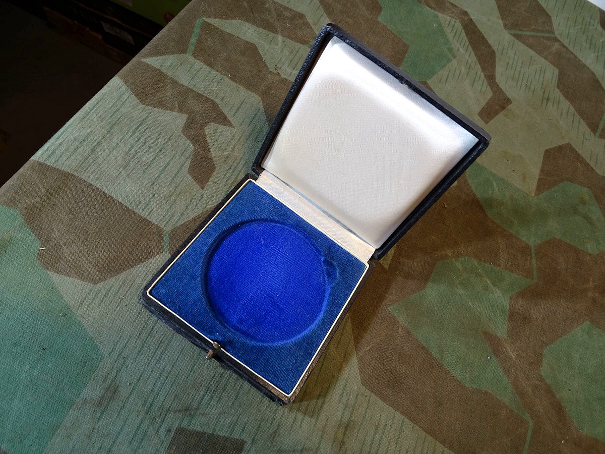 Schwarzes Etui / Schatulle  für eine 70mm Medaille uns unbekannter Zuordnung