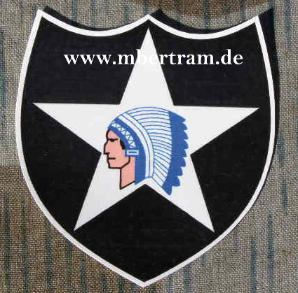 Replik: 1x US ARMY HELMEMBLEM - 2st INFANTRY DIV. " Indianhead"