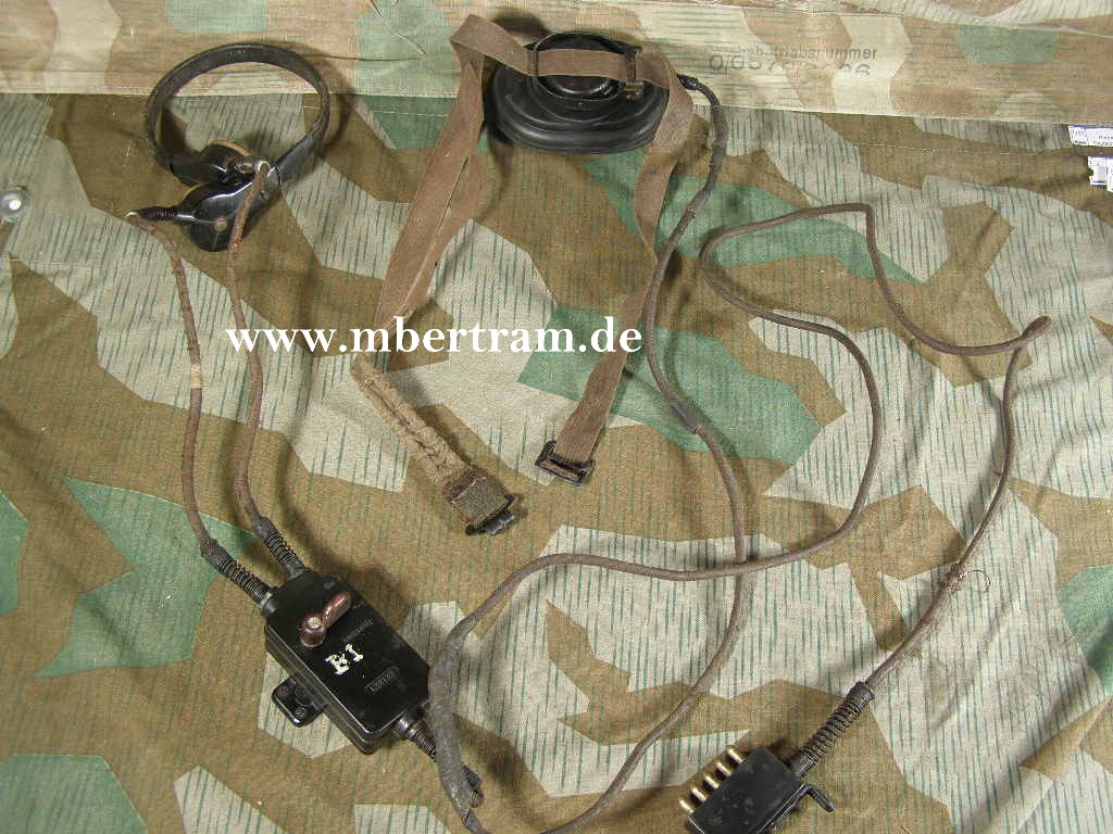 Luftwaffe: Sprechgeschirr Funker mit Kehlkopfmikro 1942