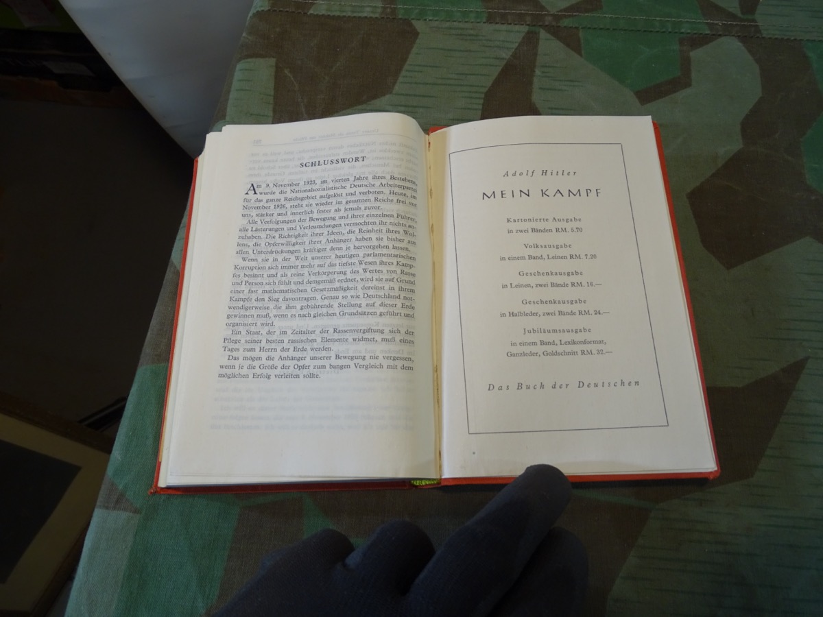 Mein Kampf - Dünndruckausgabe oder Feldpostausgabe von 1941, rotes Leinen Mein Kampf - Dünndruckausgabe oder Feldpostausgabe von 1941, rotes Leinen