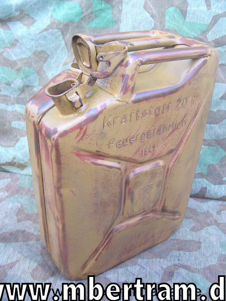Wehrmacht Benzinkanister in Einheitsfarbe von 1943