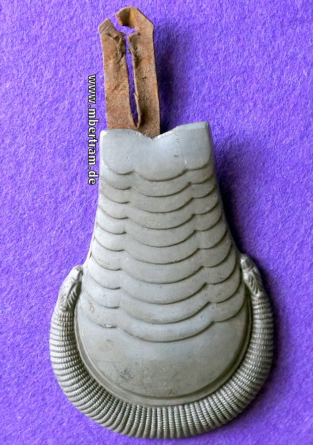 Einzelstück Schuppen-Epaulette