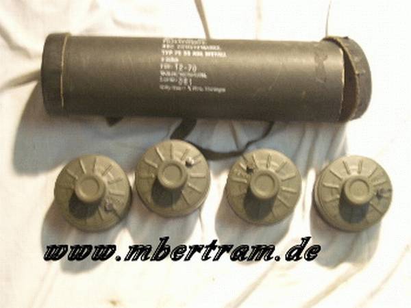 4 GASMASKENFILTER IN TRANSPORTRÖHRE