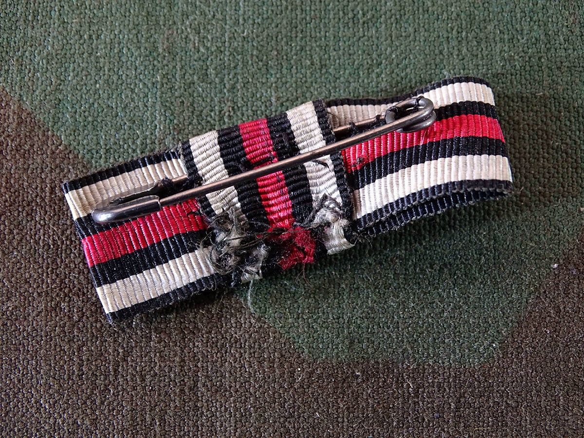 Große Bandschleife für Ehrenkreuz für Frontkämpfer, B ca. 4,3cm 