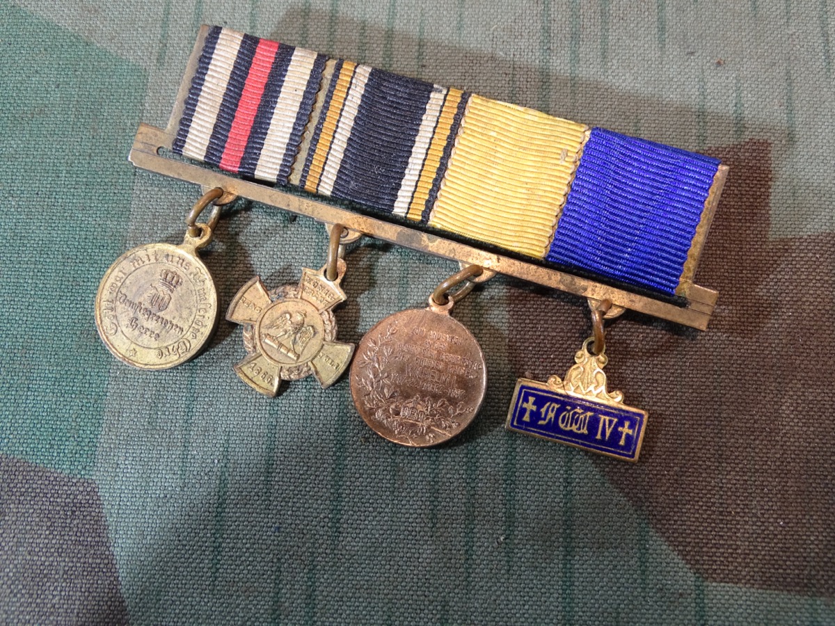 4er Bandspange mit Ordensminiaturen , Med. 1870-71, Königgrätz 1866, Centenaer Med., Landw. DA