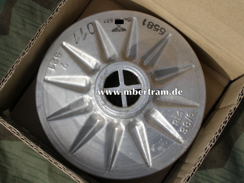 13516-7 Komplettes Luftschutz Gasjäckchen mit Behelfs Karton