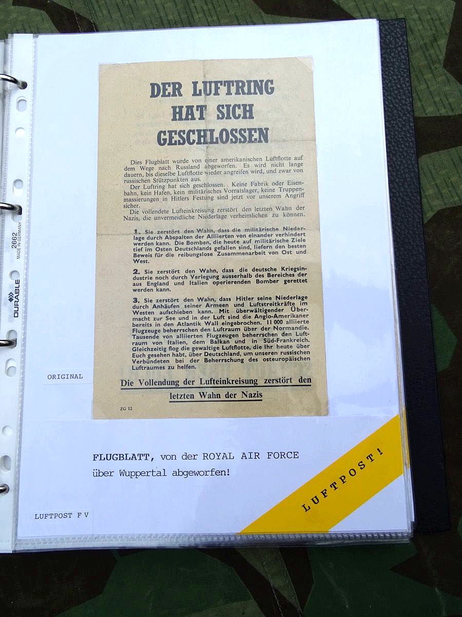 Ordner mit Allierten Abwurf Propaganda Flugblättern des 2. Weltkriegs, 17 Original, 10 Kopie Ordner mit Allierten Abwurf Propaganda Flugblättern des 2. Weltkriegs, 17 Original, 10 Kopie