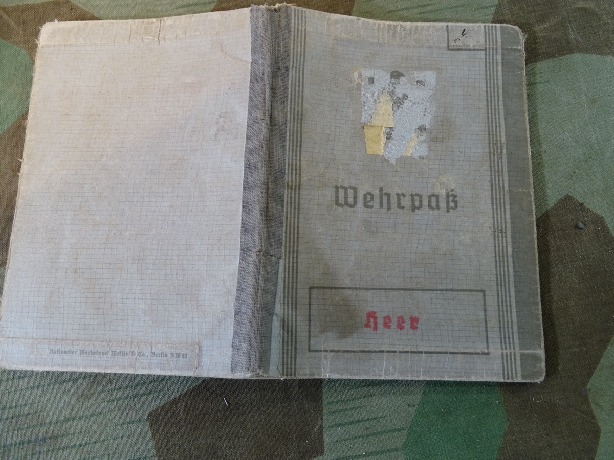2 Wehrpässe 1. u 2. Weltkrieg mit 2 Hüllen u. Urkunde Ehrenkreuz f. Frontkämpfer 2 Wehrpässe 1. u 2. Weltkrieg mit 2 Hüllen u. Urkunde Ehrenkreuz f. Frontkämpfer