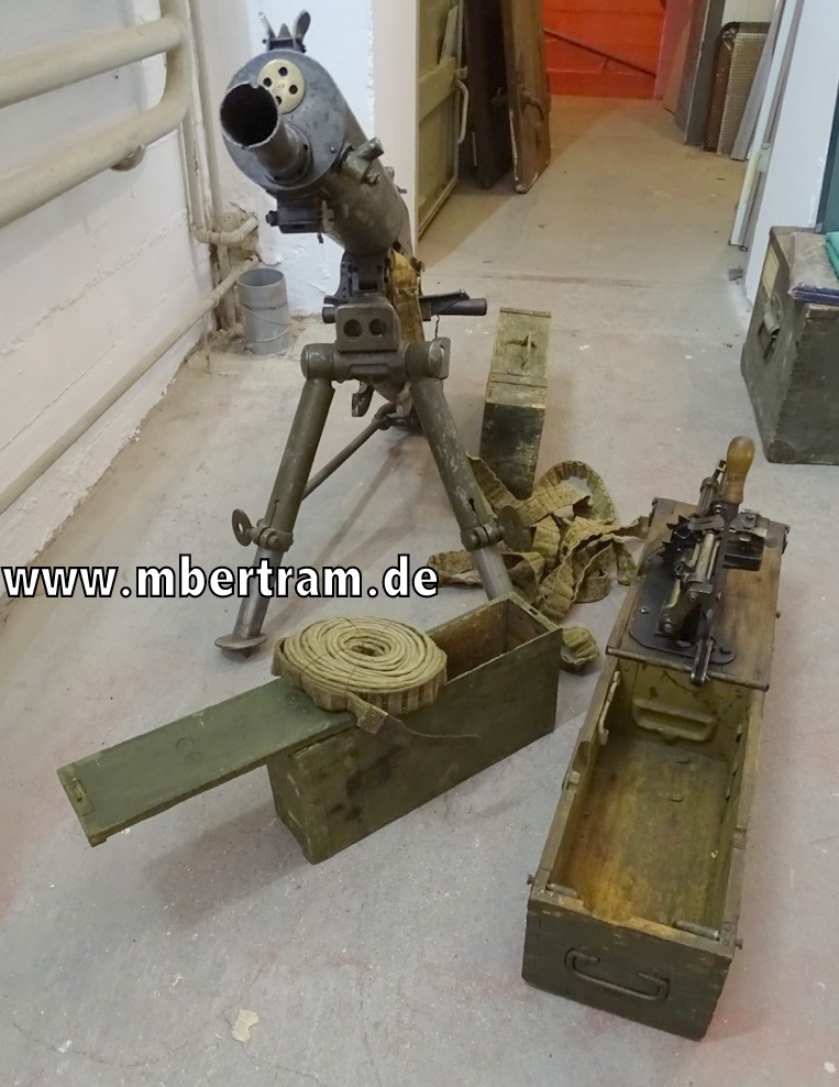13015-2TqerX3GRdvnlJ Deko MG Schwarzlose 07/12, 1. Weltkrieg mit Lader und 2 Gurtkästen, Selten !