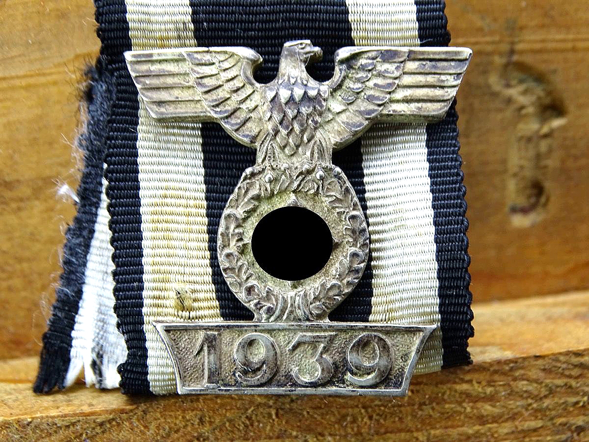 Wiederholungsspange 1939 zum Eisernen Kreuz 2. Klasse 1914, 1. Form, Tombak, versilbert, 2 Splinte