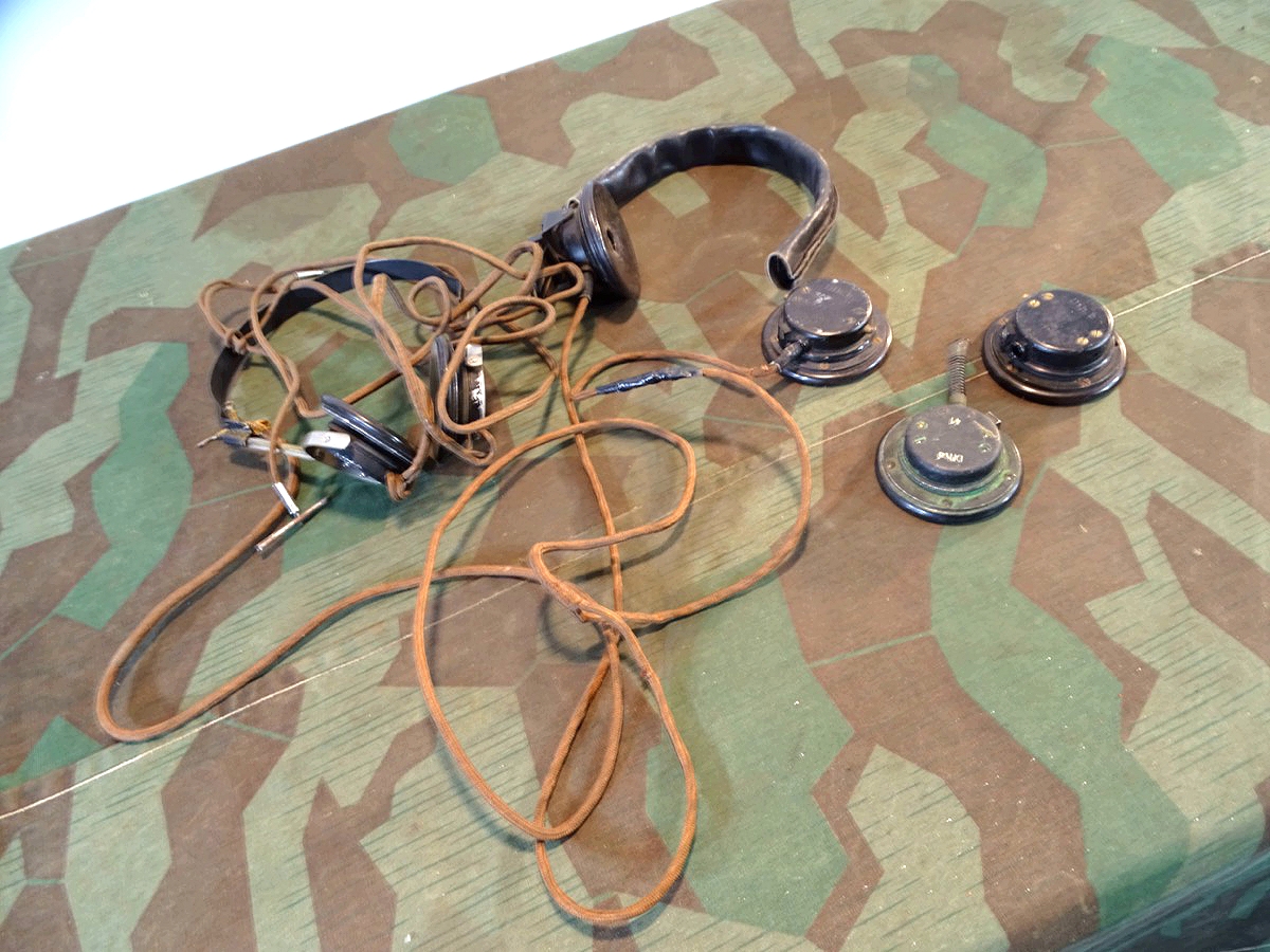 Wehrmacht 2 Kopfhörer, 2 Ohrmuscheln für Bastler
