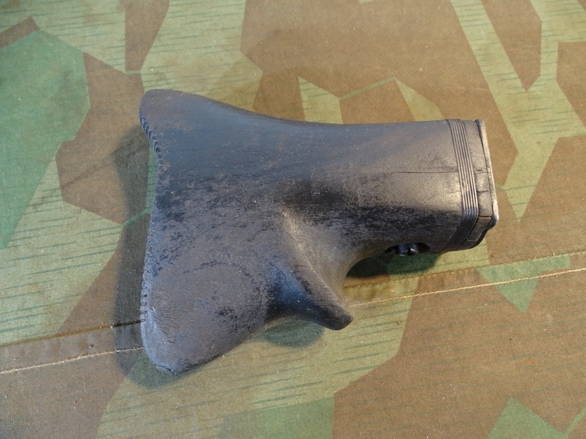 MG 42/53 Holzkolben mit Innenteilen. Baugleich mit MG 42 Kolben der Wehrmacht.