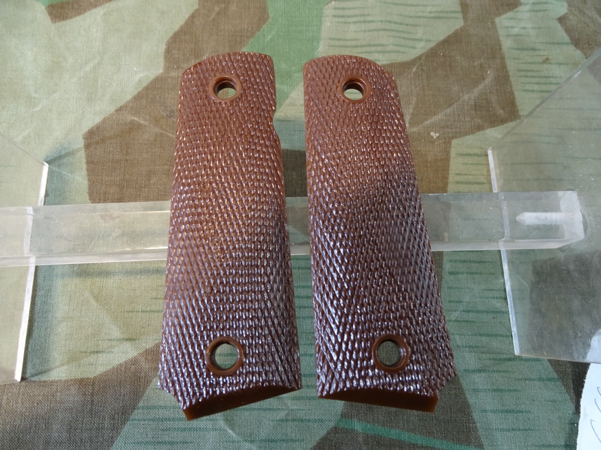 Replik: Paar Griffschalen für Colt Gouvernment / Colt 1911 A1  Replik: Paar Griffschalen für Colt Gouvernment / Colt 1911 A1