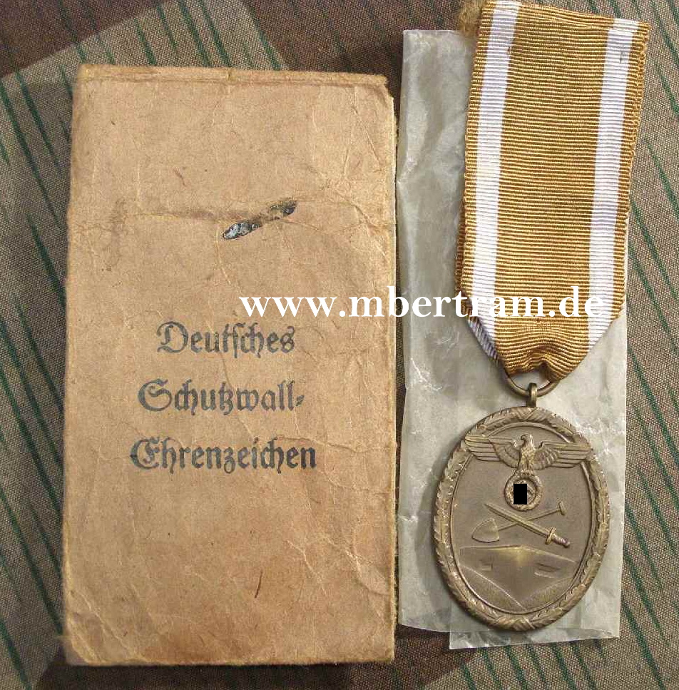 DEUTSCHES SCHUTZWALL EHRENZEICHEN AM BAND, TÜTE