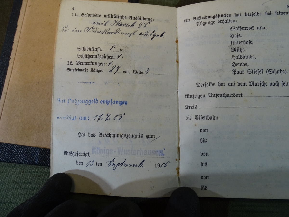 2 Wehrpässe 1. u 2. Weltkrieg mit 2 Hüllen u. Urkunde Ehrenkreuz f. Frontkämpfer 2 Wehrpässe 1. u 2. Weltkrieg mit 2 Hüllen u. Urkunde Ehrenkreuz f. Frontkämpfer