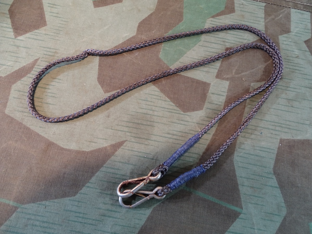 Luftwaffe fliegendes Personal und Fallschirmjäger Trageschnur/ Fangschnur f.d. Kappmesser oder d.Leuchtpistole. Selten 
