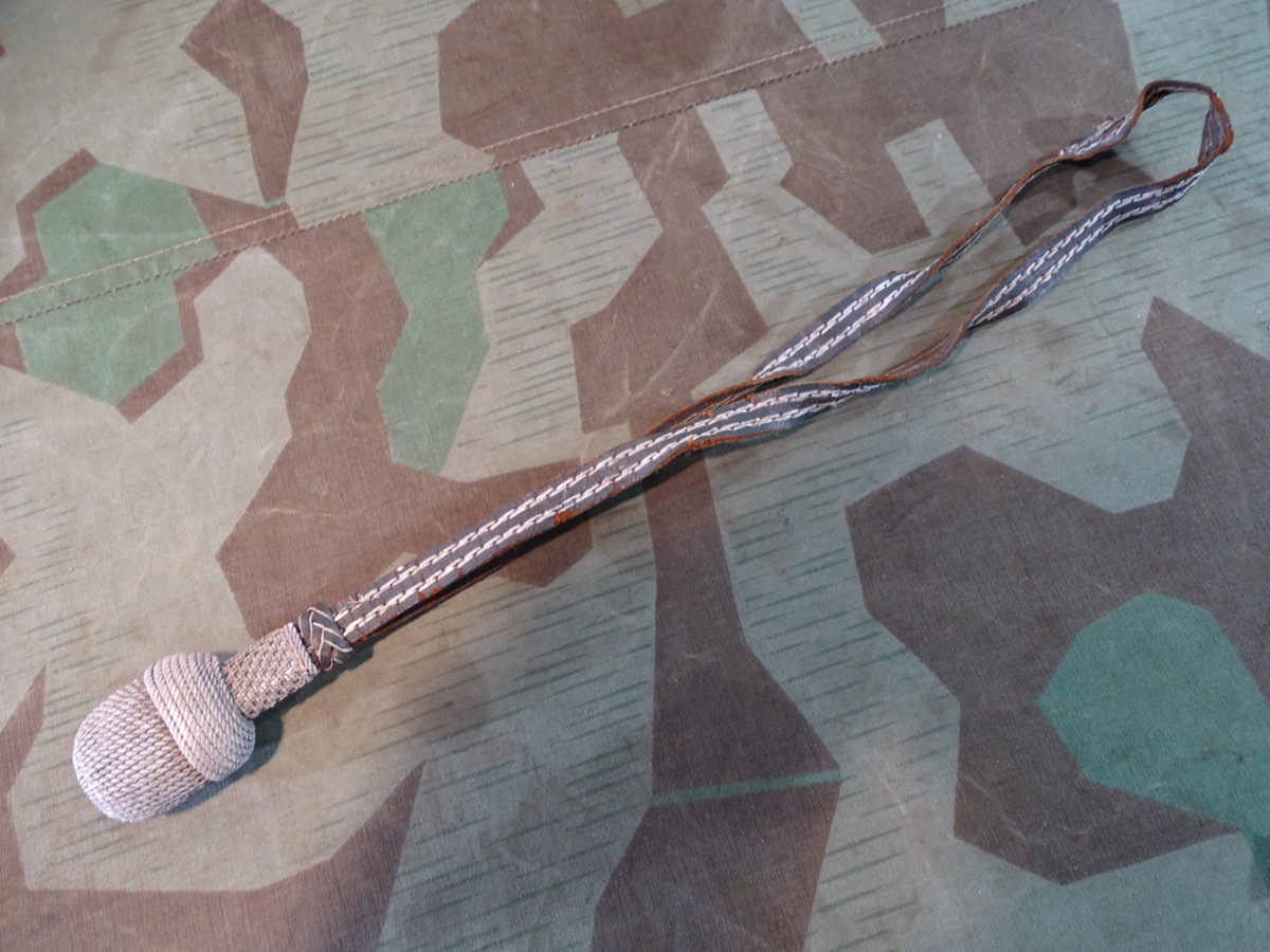 Wehrmacht Offiziers Portepee für Säbel 2 Metallfaden Durchzüge, getragen