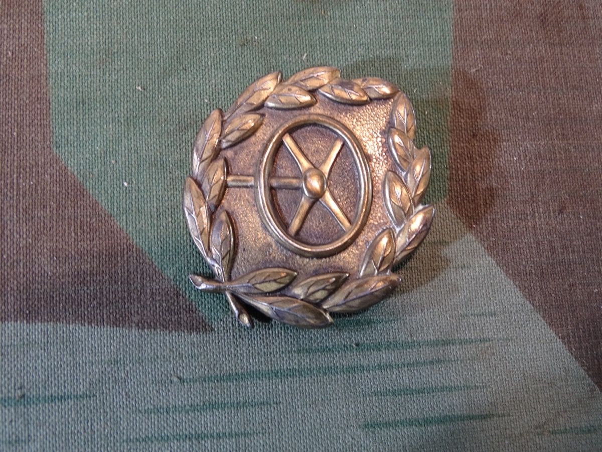Kraftfahr Bewährungsanzeichen in bronze. Nur 1 Splint
