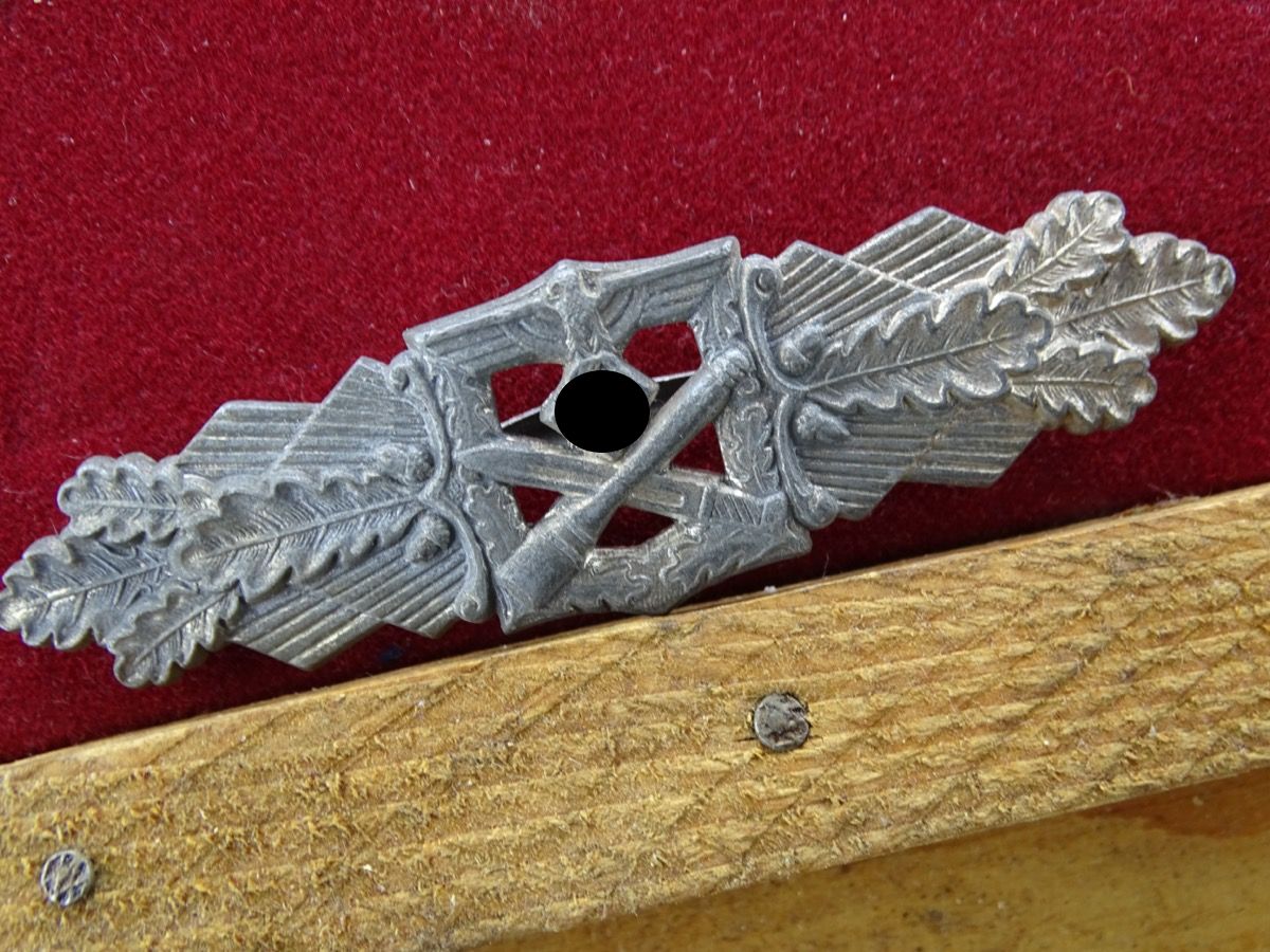 Nahkampfspange des Heeres in Silber, Feinzink, ohne Plättchen FEC. W. E. Peekhaus Berlin - FLL" Gekehlte Nadel