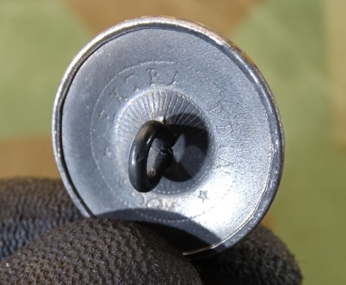 2 Serganten Knöpfe, Würtemberg, feldgrau ca. 24,5 mm