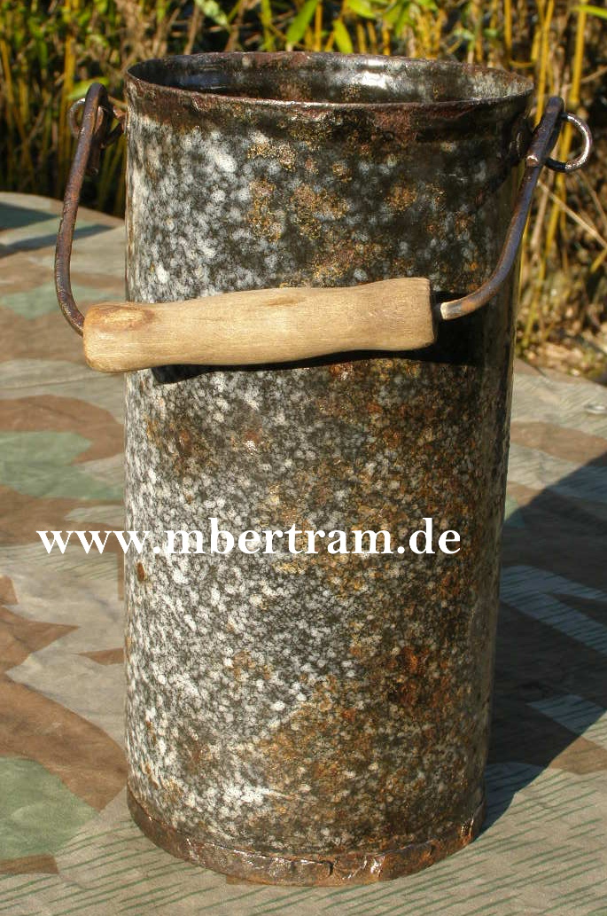 Milchkanne, Eisen, emailliert aus WH 10,5cm Granatkartusche