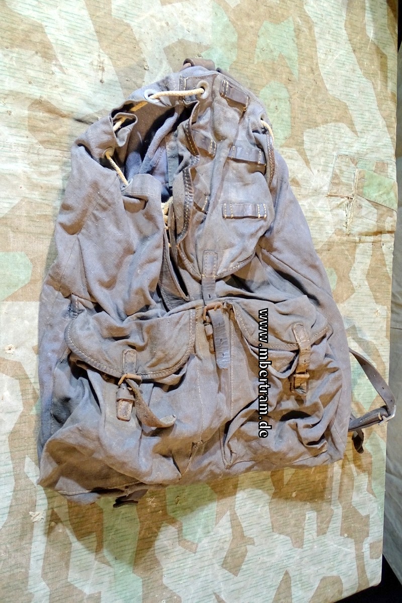 Luftwaffe / Fallschirmjäger / Felddivision: blaugrauer Rucksack 1942