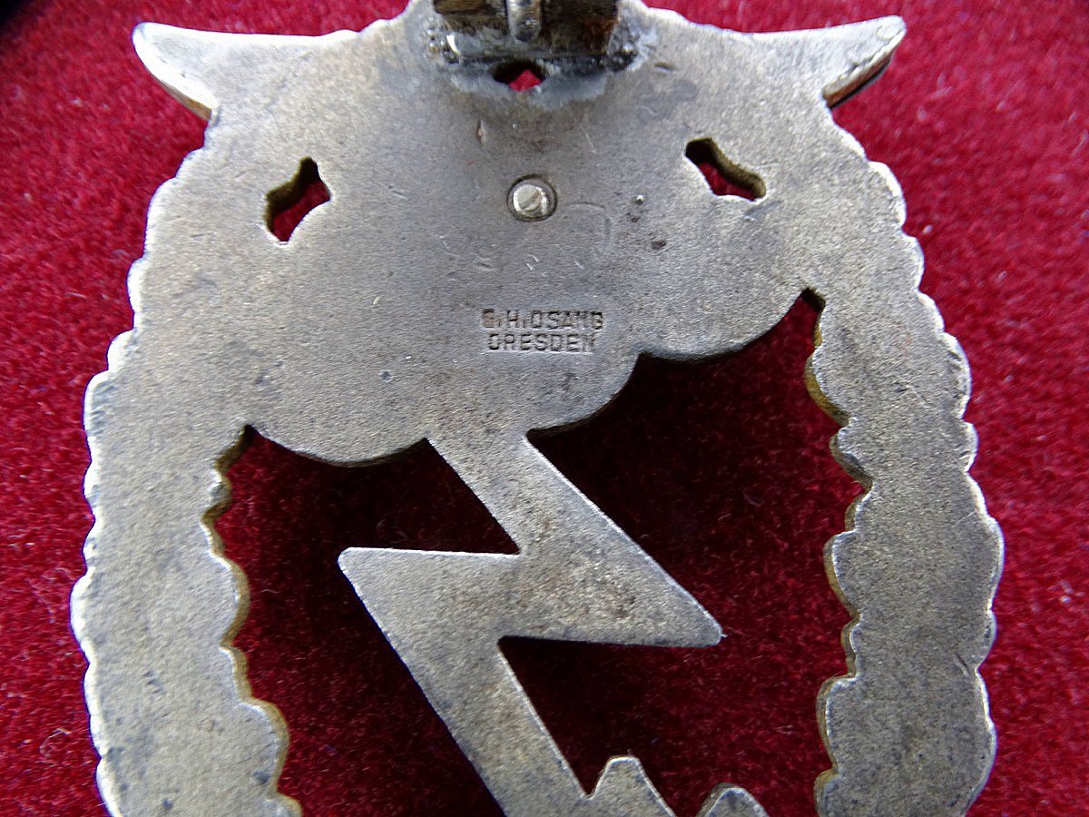 Erdkampfabzeichen der Luftwaffe, Feinzink, Adler aus Neusilber aufgenietet, "G.H.Osang Dresden" Erdkampfabzeichen der Luftwaffe, Feinzink, Adler aus Neusilber aufgenietet, "G.H.Osang Dresden"