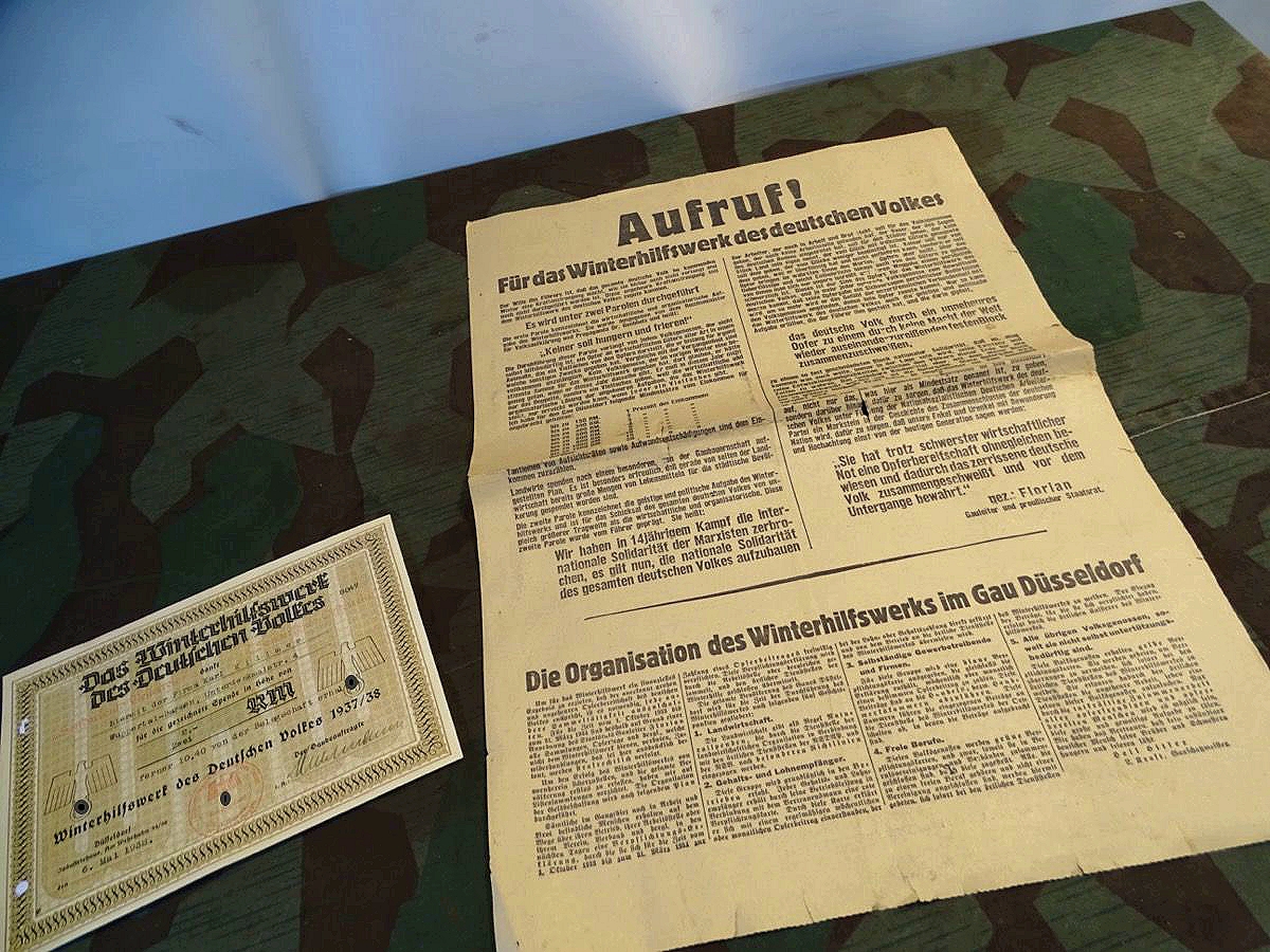 Kleiner Aushang aus alter Zeitung: Aufruf für das Winterhilfswerk Düsseldorf um 1933