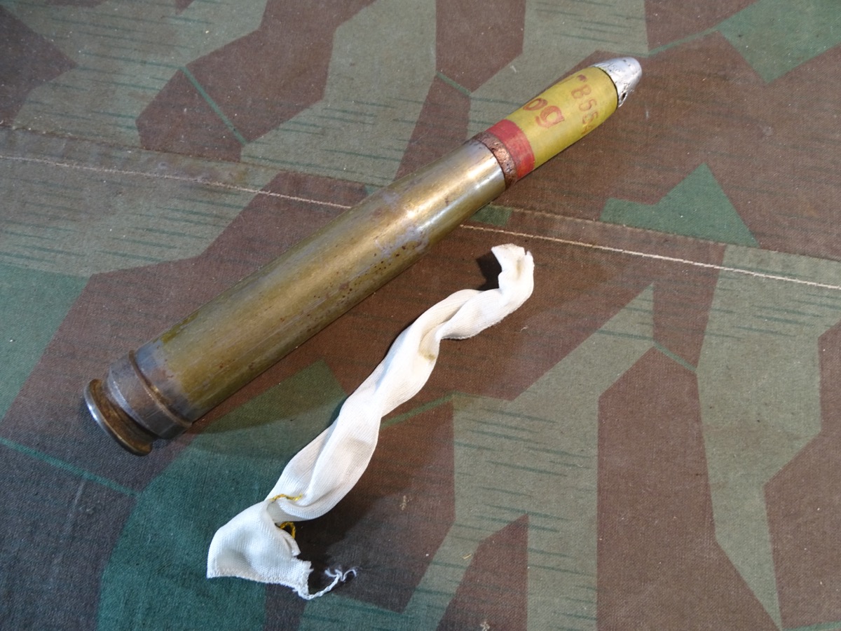 Deko Spreng Granat Patrone 2 cm Flak 38, Stahlhülse, Aluzünder,  Ladungssäckchen. 