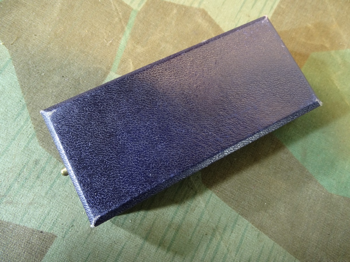 Ehrenkreuz der deutschen Mutter 1 Stufe in Gold, m. Etui, langes Band,  Hst.: Deumer