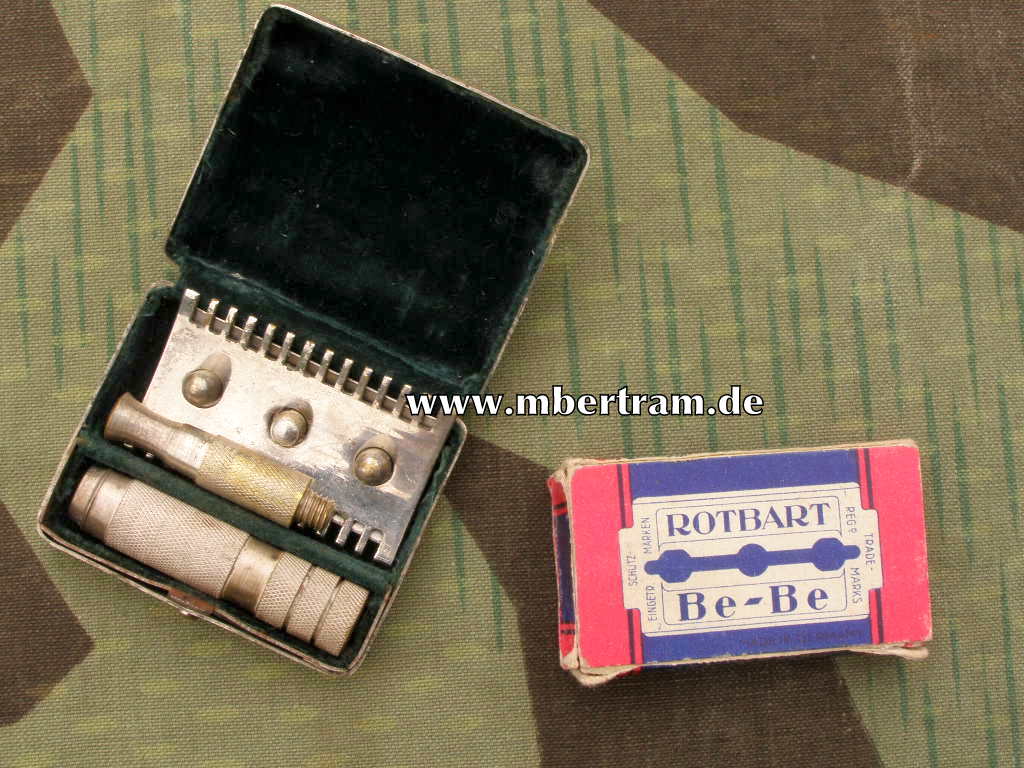 Rasierapperat aus Wehrmachtsnachlass mit Ersatzklingen.