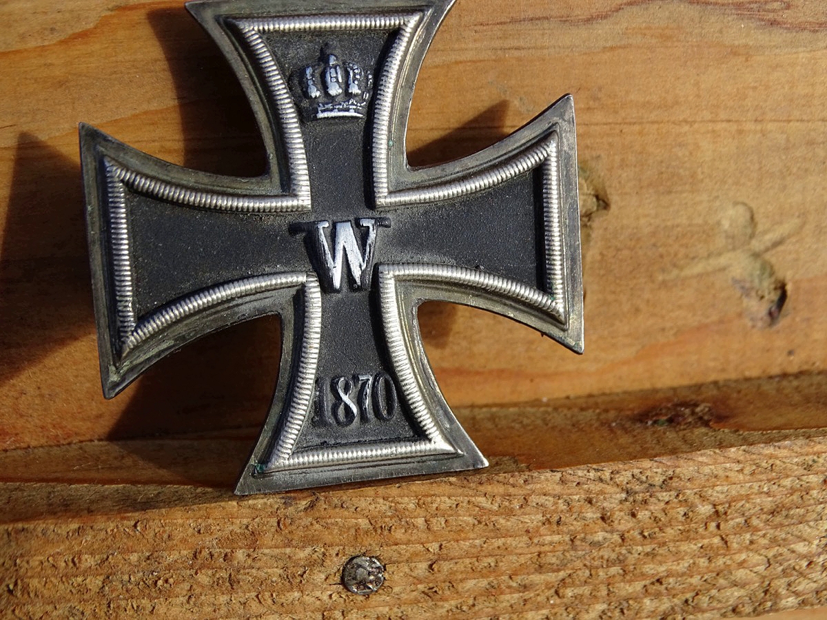 REPLIK: Eisernes Kreuz 1. Klasse 1870, magnetischer Eisenkern, "Wagner & Sohn 14 Löth.", 2 Zusatzhaken