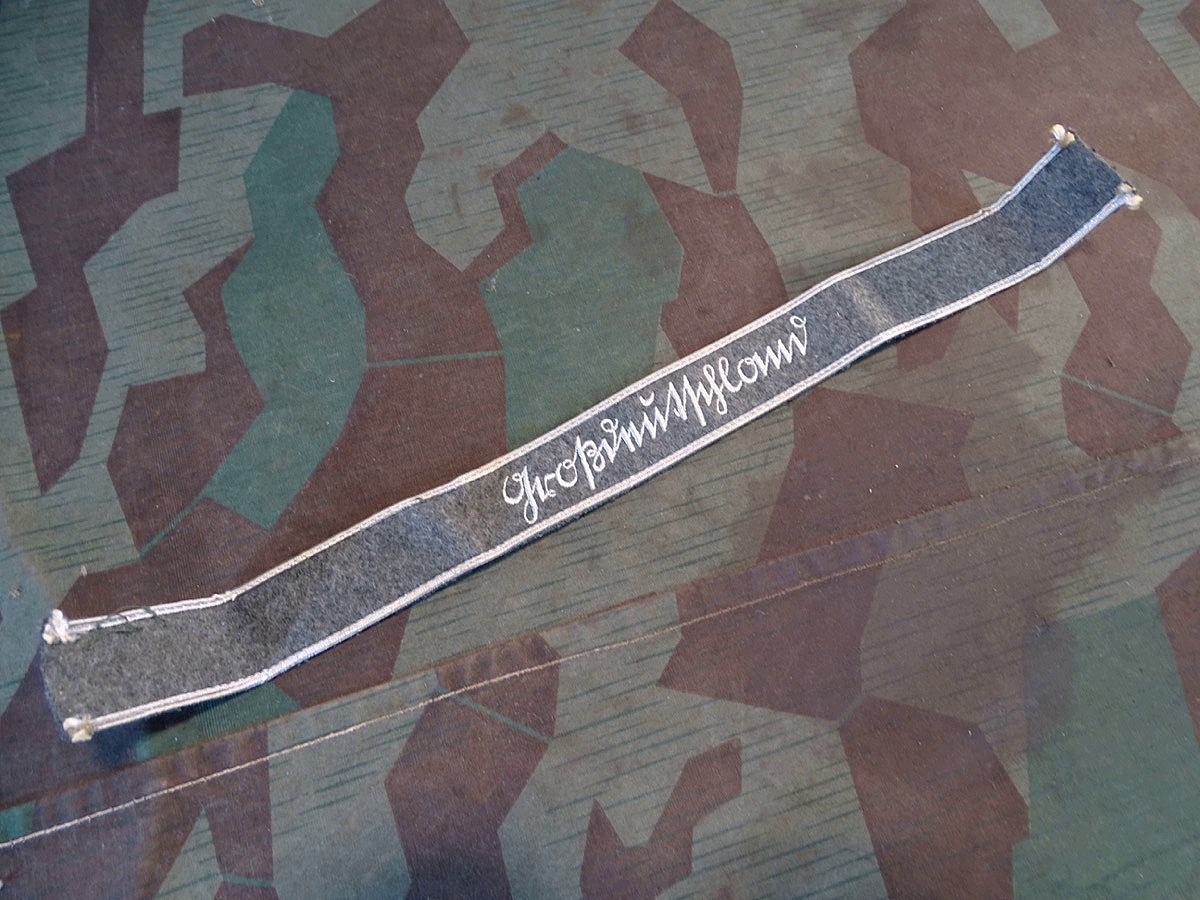 Replik:  Ärmelband Großdeutschland, auf feldgrau, gestickt, Manschaften. 