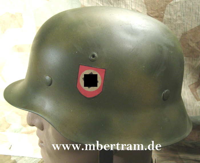 Waffen SS Stahlhelm, Nachfertigung, Tarnlackierung