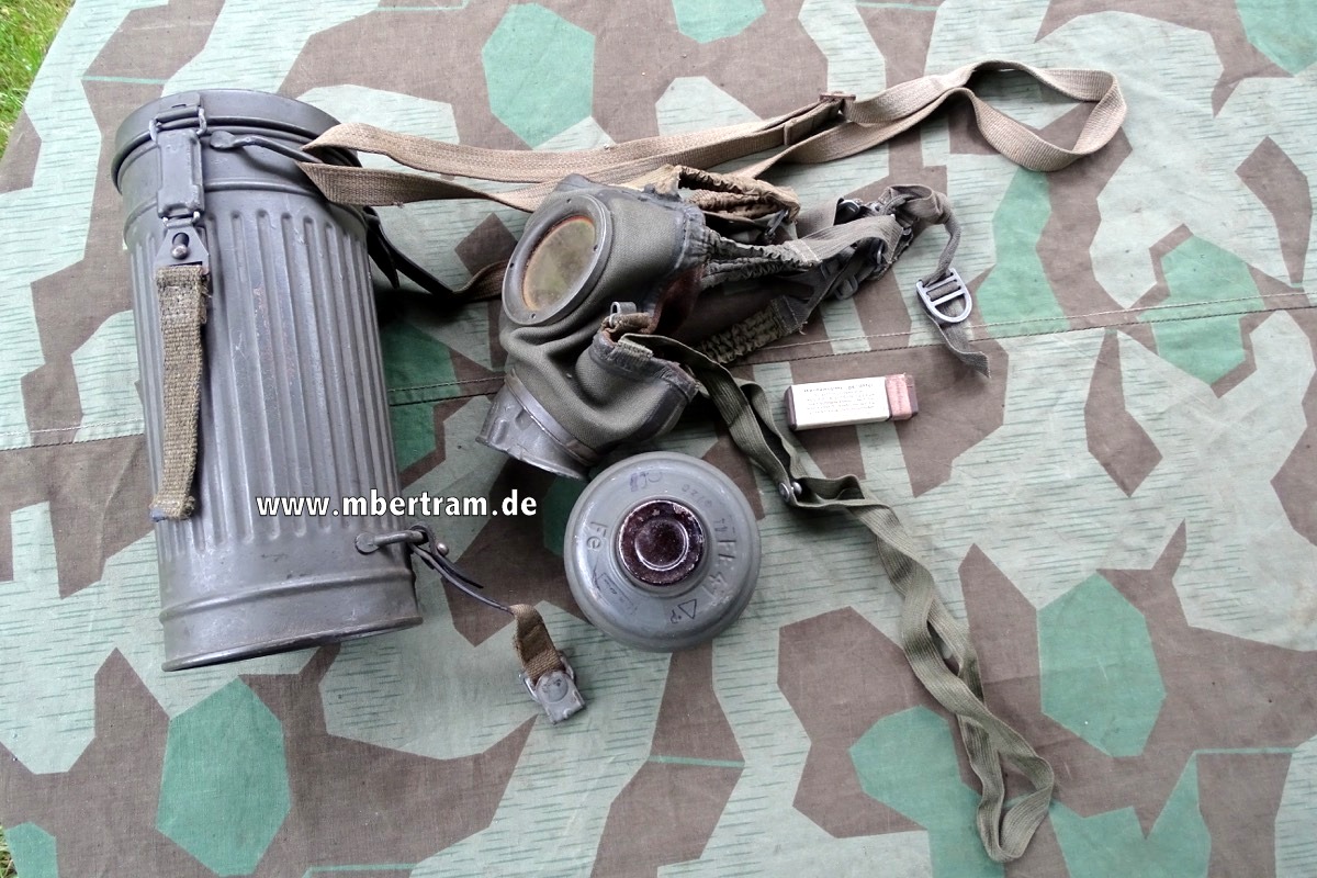 WH Gasmaske M 38, Dose, Riemen, Filter, Losantin zusammengehörig 1944, Z 1-2