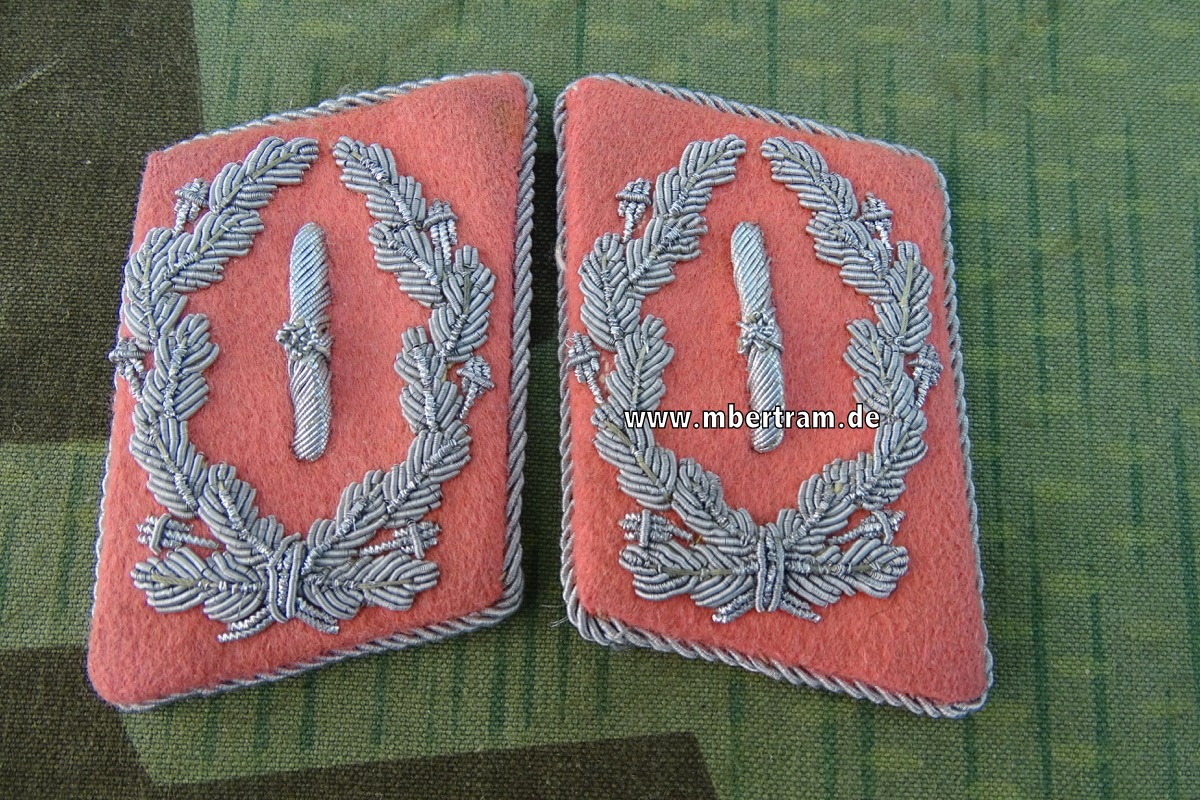 Luftwaffe. Kragenspiegel Chefingenieur ( Major) Rosa Unterlage.