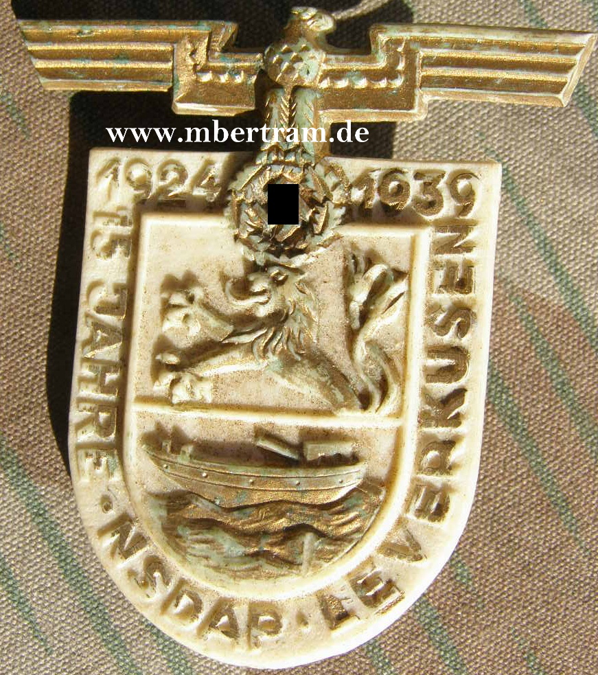 1924-1939, 15 Jahre NSDAP Leverkusen, Kunststoff