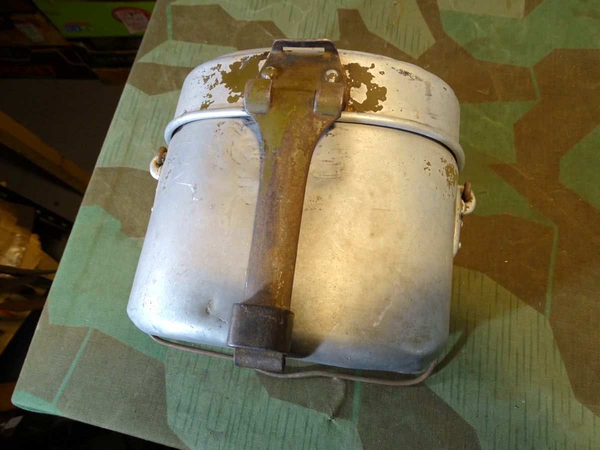 Wehrmacht Kochgeschirr, gleicher Hersteller Unterteil ESB 42,( Fa. E.Sommerfeld Berlin),  Deckel ESB 41