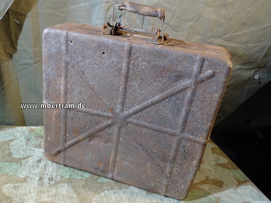Transportkoffer 16 Stck. 3,7cm Br.Sp.Granaten, unrestauriert