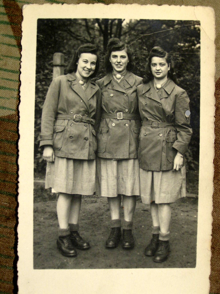 Postkarten Portraitfoto 3 Angehörige weibl. RAD 1942