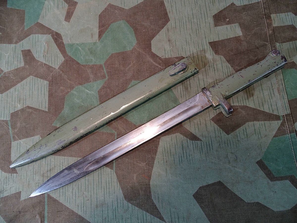 Ersatz- bzw. Notbajonett 88 /98, deutsches Reich, mit Waffenamts Abnahmepunze, viel Originallack