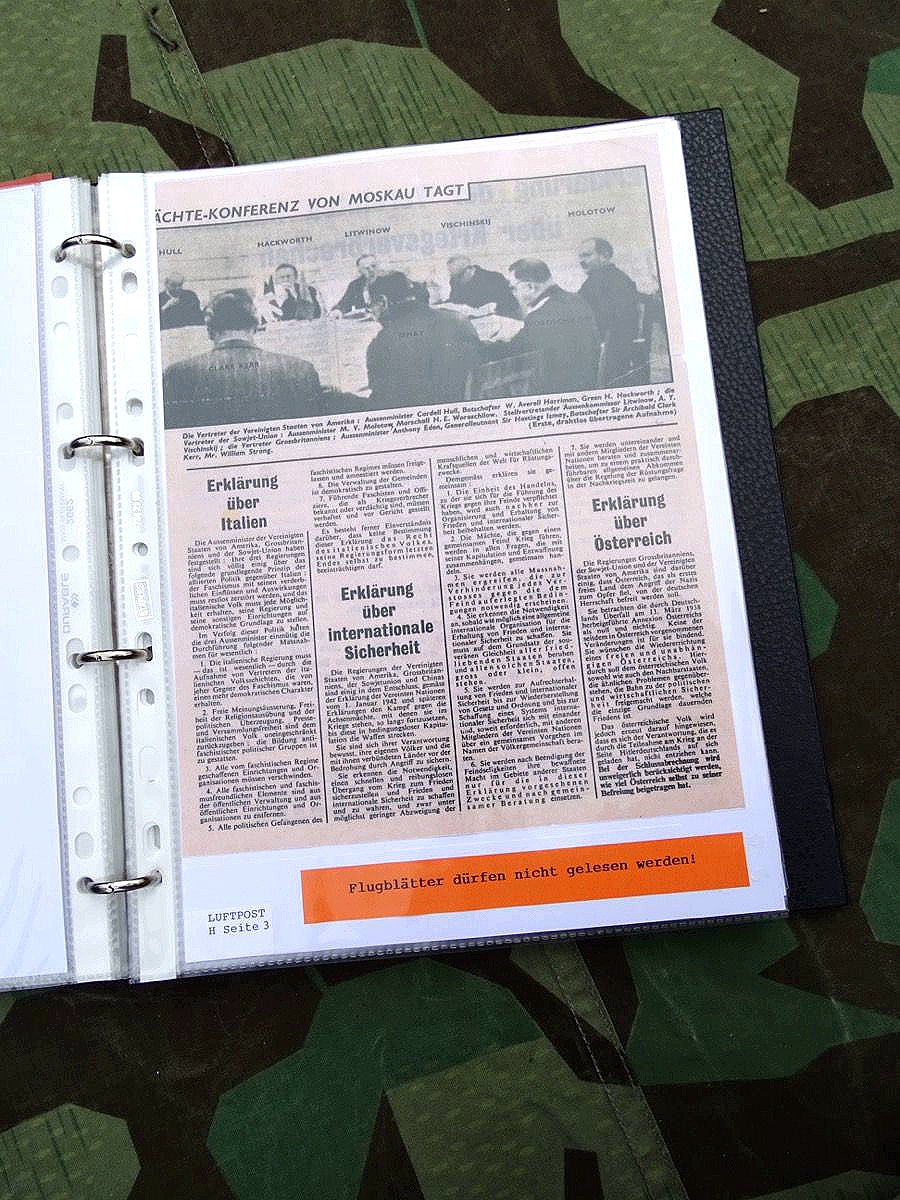 Ordner mit Allierten Abwurf Propaganda Flugblättern des 2. Weltkriegs, 17 Original, 10 Kopie Ordner mit Allierten Abwurf Propaganda Flugblättern des 2. Weltkriegs, 17 Original, 10 Kopie
