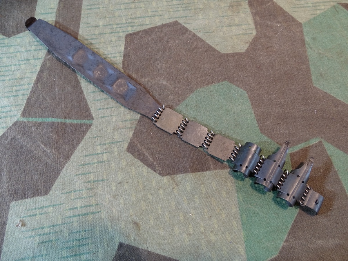 Einführstück für MG 42/ MG 34 Gurt " cvo" Stocko Reisverschlüsse Wuppertal. 